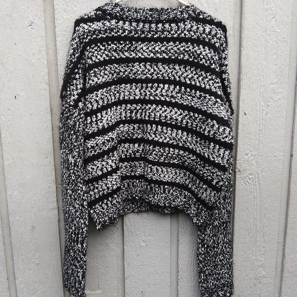 Xhilaration eyelash striped crewneck sweater women’s Size XLarge - Picture 7 of 8